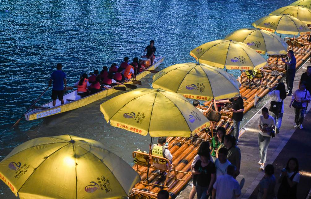 湖北宣恩：“夜游經(jīng)濟”火起來(lái)