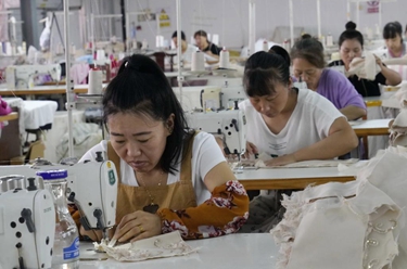 河北遵化:發(fā)展鄉村工廠(chǎng)助農增收