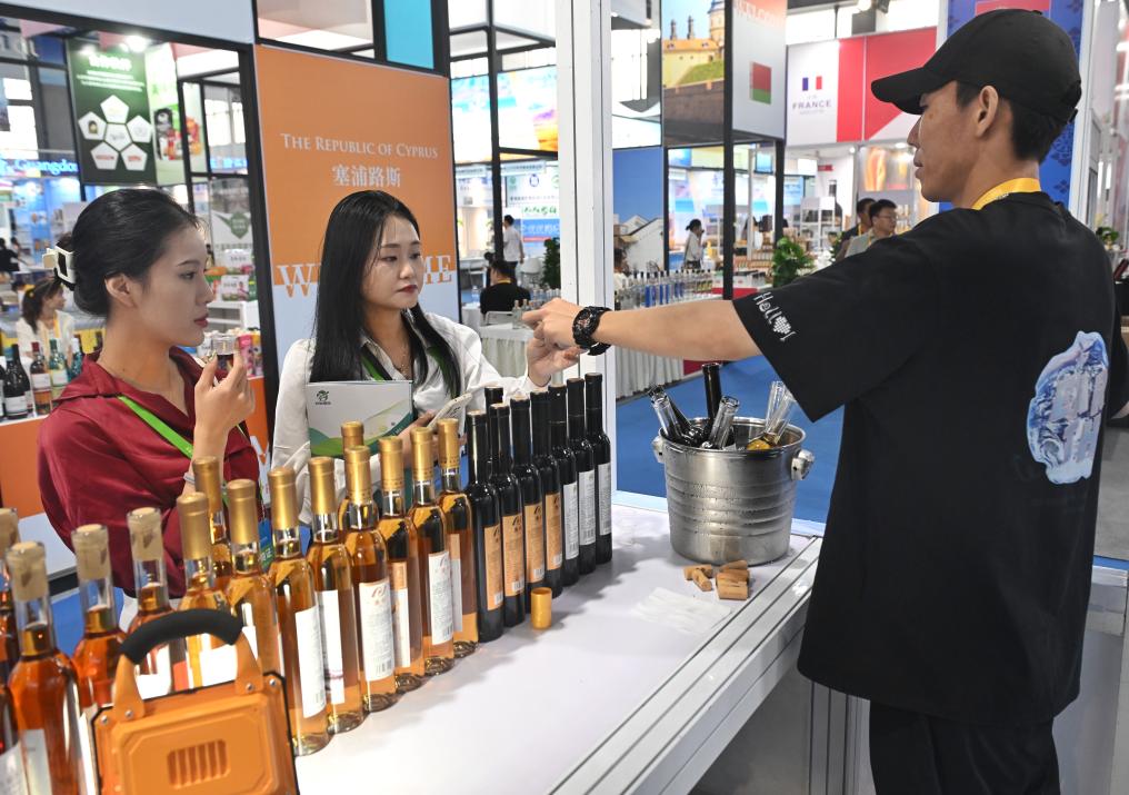 第二屆中外地理標志產(chǎn)品博覽會(huì )在四川瀘州開(kāi)幕