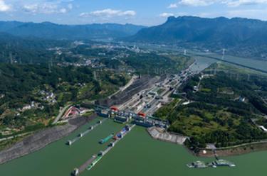 三峽船閘前三季度貨運量達1.27億噸再創(chuàng  )歷史新高