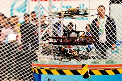 “智領(lǐng)群蜂2023”無(wú)人蜂群創(chuàng  )新技術(shù)大賽開(kāi)賽