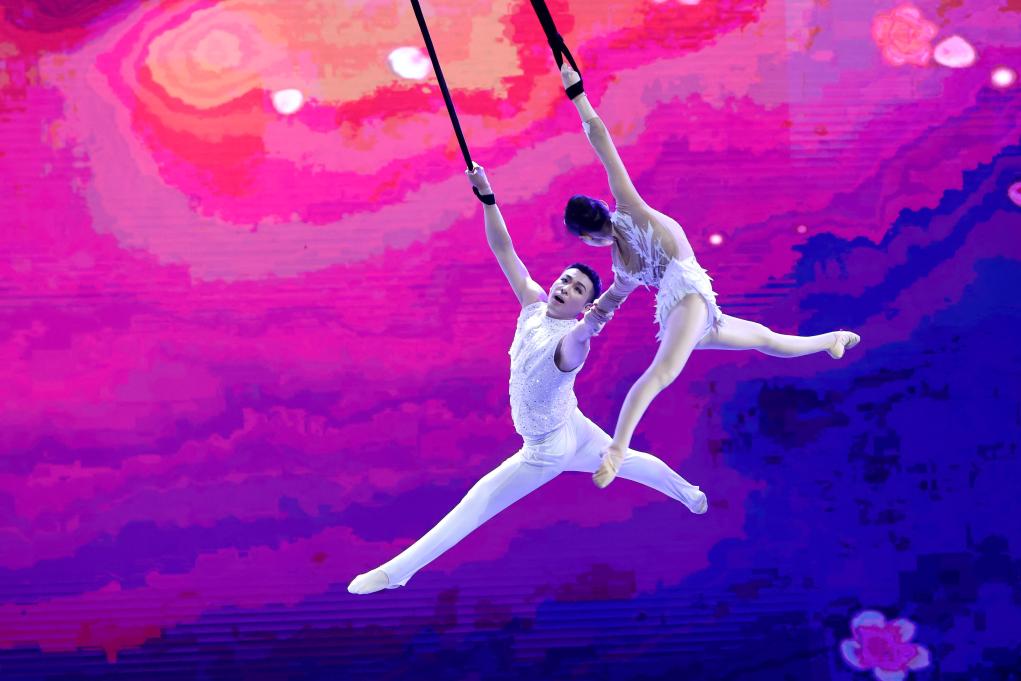 精品雜技劇目《運河畫(huà)卷》在河北吳橋首演