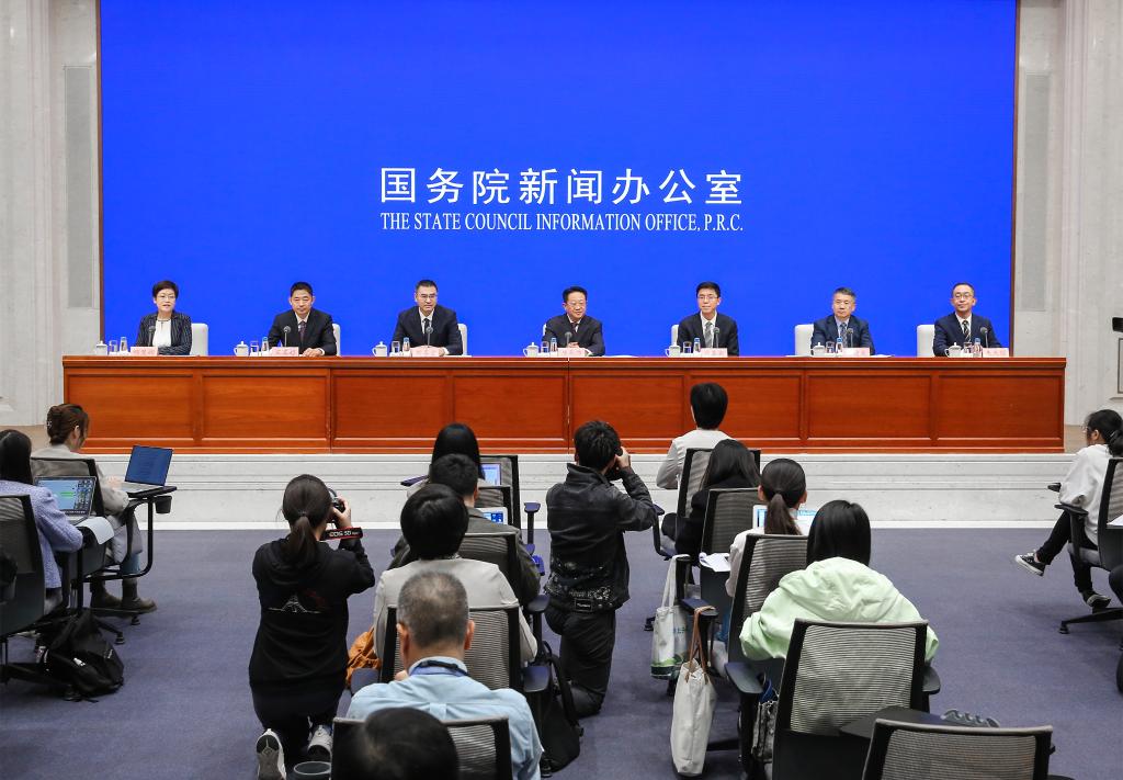 國新辦舉行做好分層分類(lèi)社會(huì )救助工作和發(fā)展老年助餐服務(wù)國務(wù)院政策例行吹風(fēng)會(huì )