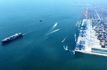 西部陸海新通道鐵海聯(lián)運班列貨物發(fā)送量突破70萬(wàn)標箱