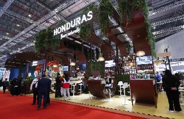 新華全媒+｜探訪(fǎng)第六屆進(jìn)博會(huì )主賓國展臺