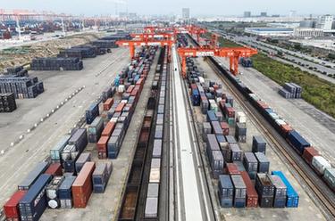 廣西加快實(shí)施向海通道建設