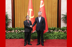 李希同老撾人革黨中央政治局委員、中央紀委書(shū)記、國家監察總署署長(cháng)坎潘舉行會(huì )談