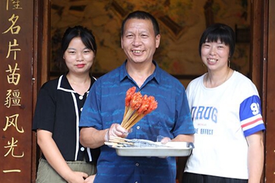 鄉村旅游改變一個(gè)貧困戶(hù) 盤(pán)活一個(gè)貧困鄉