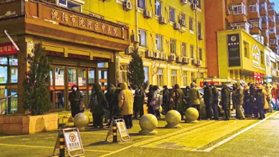 “煎餅果子鋪式”的中醫院，為何半夜就排起掛號長(cháng)隊