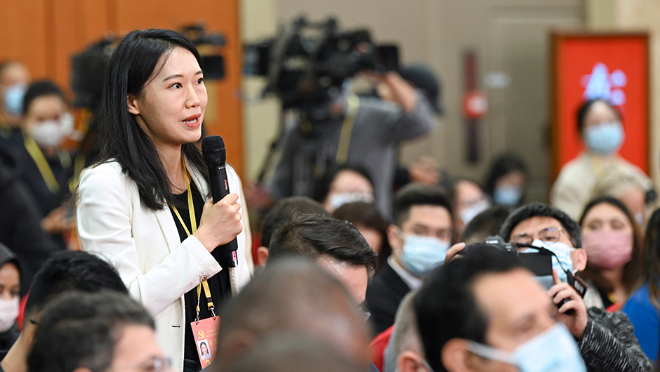 記者在分會(huì )場(chǎng)提問(wèn)