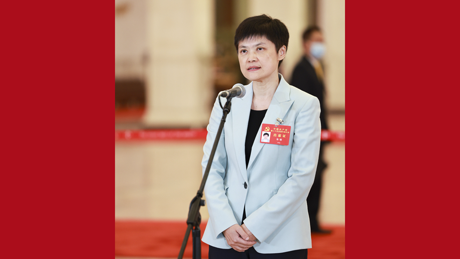 朱敏代表接受采訪(fǎng)