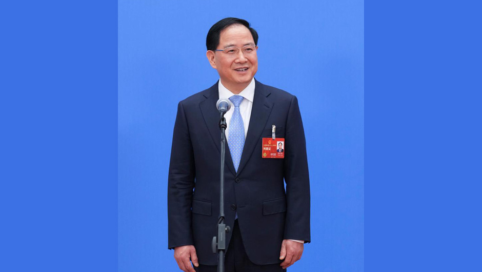 工業(yè)和信息化部部長(cháng)金壯龍接受媒體采訪(fǎng)