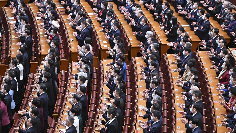 十四屆全國人大一次會(huì )議舉行第五次全體會(huì )議