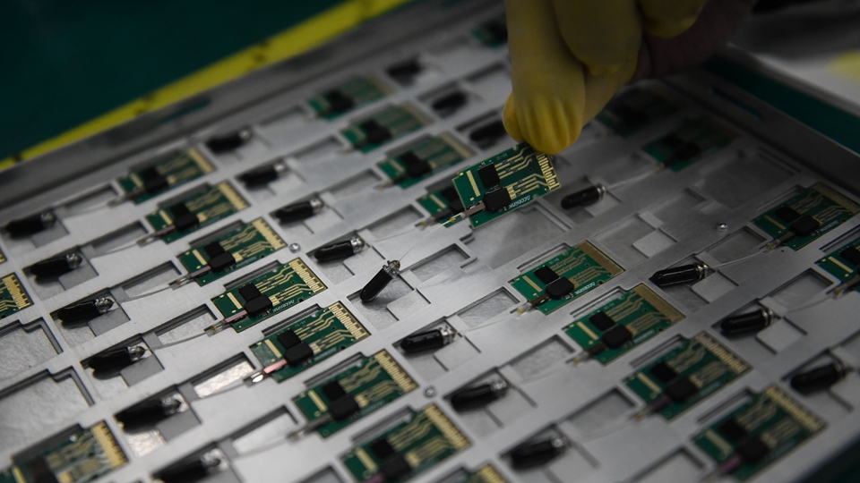 靠譜服務(wù)、技術(shù)推銷(xiāo)、標準開(kāi)路——一家光通信企業(yè)的“出海秘籍”