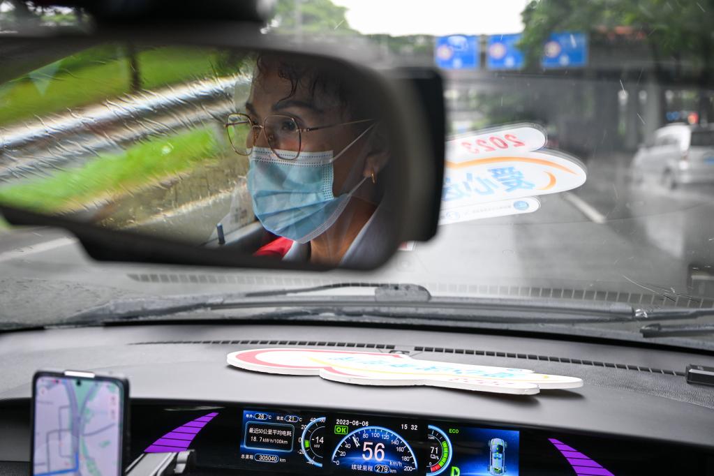 新華全媒＋｜20載，用愛(ài)守護高考前的最后一段路