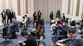 發(fā)布會(huì )現場(chǎng)媒體記者陸續到達