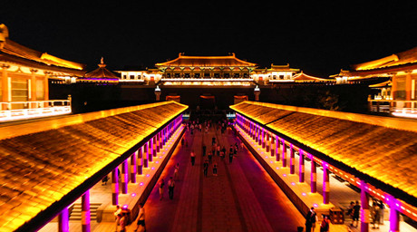 古城綻放夜經(jīng)濟 湖北襄陽(yáng)燈光璀璨迎中秋