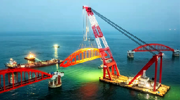 “我”拍了拍這座“橋”，并發(fā)現它很吸睛