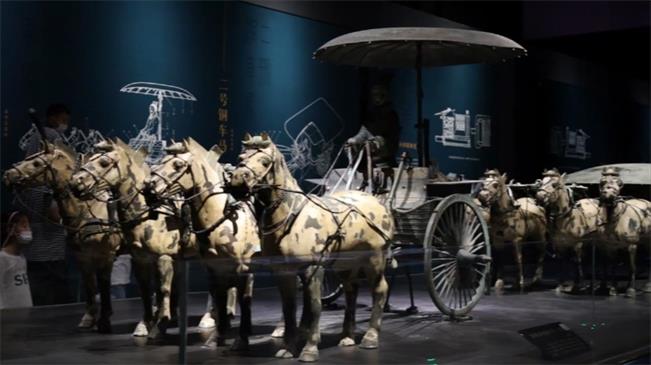 “穿越秦漢”探館Vlog | 出行儀仗金銀配飾重達14公斤？