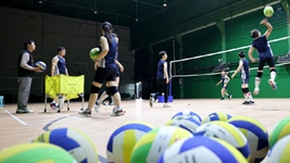 古稀之年，他用熱愛(ài)拉長(cháng)排球生涯